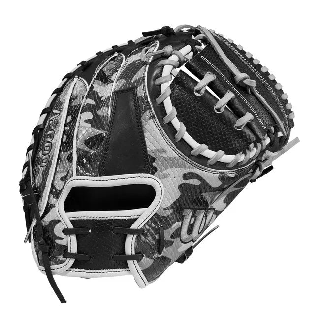 2023 Omaha Blackout A2000 SCM1DSS 33.5” Baseball Catcher’s Mitt