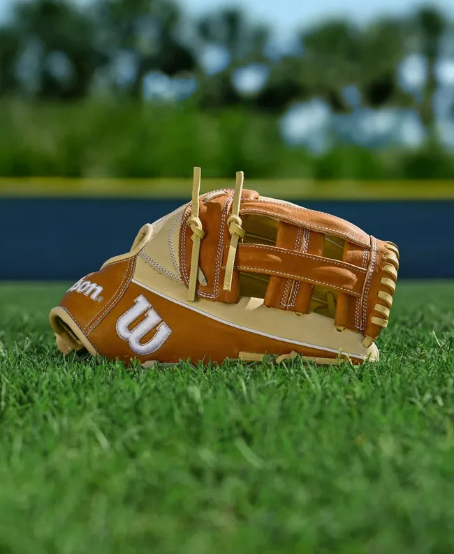 2026 A1000® 1750 12.5” Outfield Baseball Glove